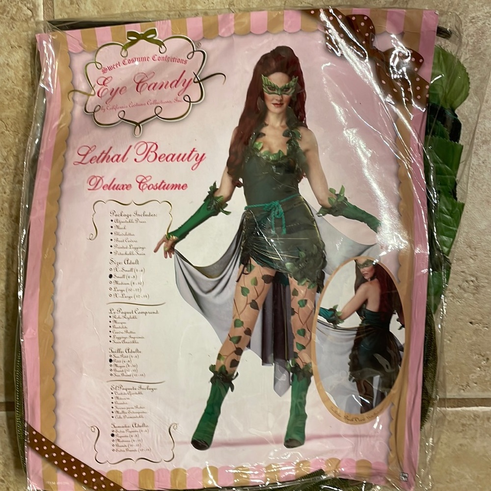 Never worn Poison Ivy Halloween costume Size Small (6-8)